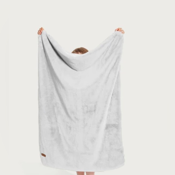 NEW UnHide L’il Marshmallow Plush Blanket in Rose - Picture 4 of 6